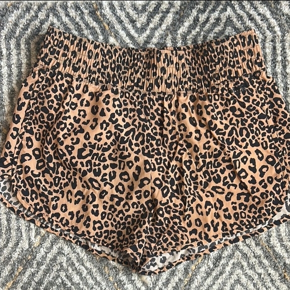 Victoria's Secret PINK Sz Large Leopard Print Women's Shorts - Picture 1 of 2